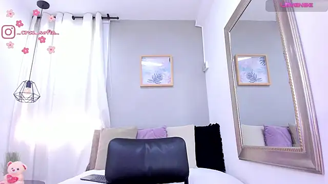  AlejaCruz  online show from 04-10-26, 06:01