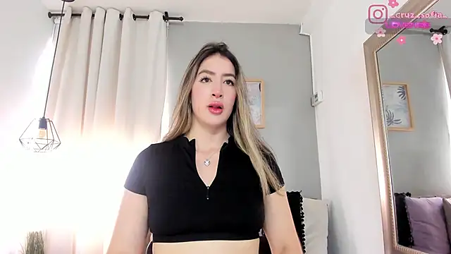 Snapshot of _AlejaCruz_ chatting on 06-16-26, 06:32 AlejaCruz online show from 06-16-26, 06:32