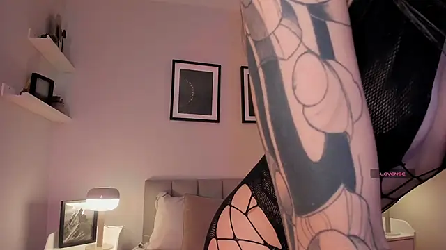 Violetta Nur online show from 04-16-26, 08:20