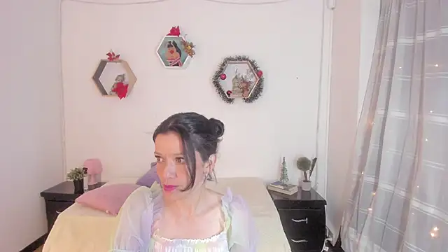 Snapshot of Paloma_victory chatting on 12-21-24, 08:32 Paloma victory online show from 12-21-24, 08:32