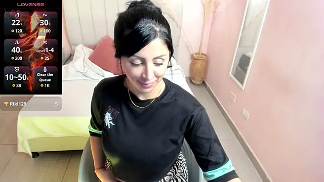 Snapshot of tiffani__love chatting on 01-04-25, 06:51 tiffani love online show from 01-04-25, 06:51