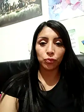 Snapshot of tiffani__love chatting on 12-21-25, 03:13 tiffani love online show from 12-21-25, 03:13