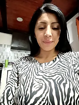 tiffani  love online show from 04-14-26, 04:24