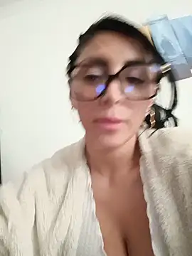 tiffani  love online show from 06-27-26, 06:57