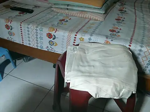 triangle0623 online show from 10-08-25, 10:24