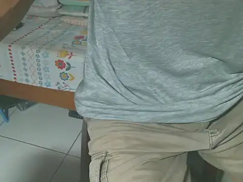 triangle0623 online show from 10-27-25, 09:24