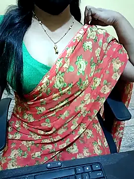 Snapshot of Nithya_05 chatting on 09-12-25, 05:40 Nithya 05 online show from 09-12-25, 05:40