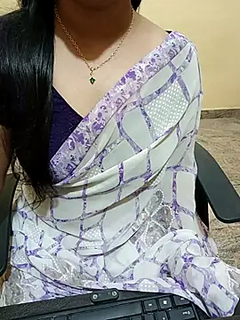 Snapshot of Nithya_05 chatting on 09-27-25, 06:40 Nithya 05 online show from 09-27-25, 06:40