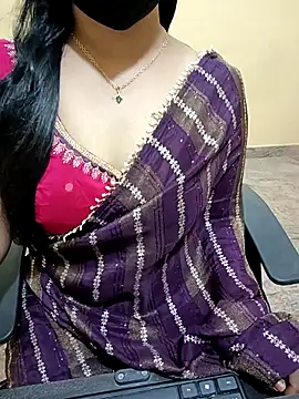 Snapshot of Nithya_05 chatting on 10-06-25, 04:54 Nithya 05 online show from 10-06-25, 04:54