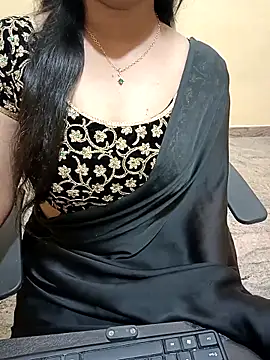 Snapshot of Nithya_05 chatting on 10-08-25, 04:37 Nithya 05 online show from 10-08-25, 04:37