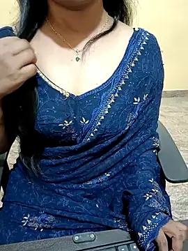 Snapshot of Nithya_05 chatting on 10-11-25, 06:39 Nithya 05 online show from 10-11-25, 06:39