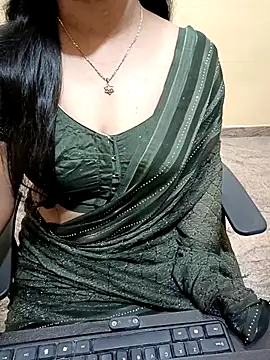 Snapshot of Nithya_05 chatting on 10-27-25, 05:00 Nithya 05 online show from 10-27-25, 05:00