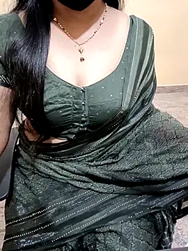 Snapshot of Nithya_05 chatting on 10-30-25, 05:13 Nithya 05 online show from 10-30-25, 05:13