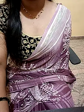 Snapshot of Nithya_05 chatting on 11-05-25, 06:46 Nithya 05 online show from 11-05-25, 06:46