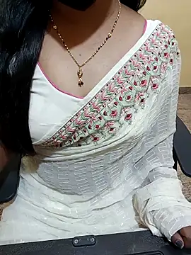 Snapshot of Nithya_05 chatting on 11-09-25, 07:17 Nithya 05 online show from 11-09-25, 07:17