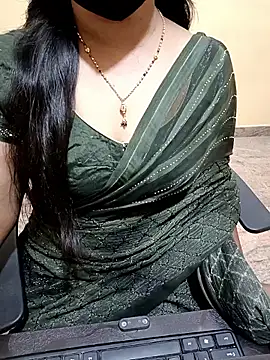 Snapshot of Nithya_05 chatting on 11-10-25, 05:17 Nithya 05 online show from 11-10-25, 05:17