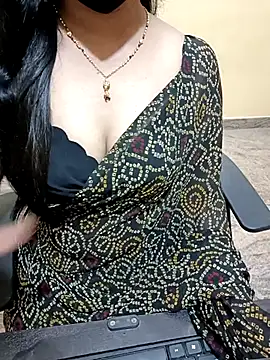 Snapshot of Nithya_05 chatting on 11-10-25, 05:23 Nithya 05 online show from 11-10-25, 05:23