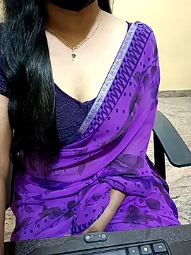 Snapshot of Nithya_05 chatting on 11-15-25, 06:37 Nithya 05 online show from 11-15-25, 06:37