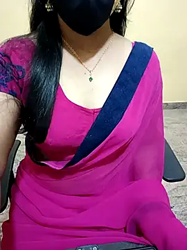 Snapshot of Nithya_05 chatting on 11-18-25, 04:39 Nithya 05 online show from 11-18-25, 04:39