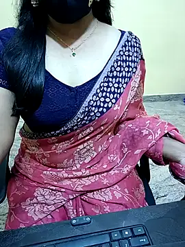 Snapshot of Nithya_05 chatting on 11-18-25, 04:55 Nithya 05 online show from 11-18-25, 04:55