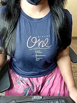 Snapshot of Nithya_05 chatting on 12-05-25, 06:44 Nithya 05 online show from 12-05-25, 06:44