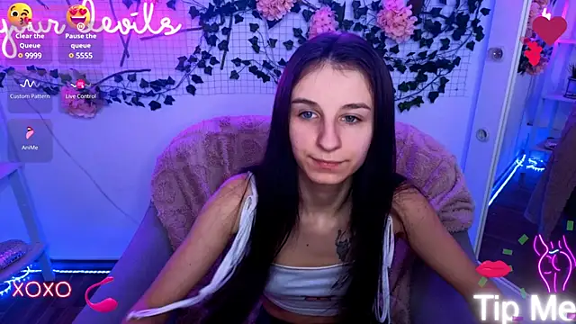 Snapshot of _Nika_Kik chatting on 01-21-25, 02:59 Nika Kik online show from 01-21-25, 02:59