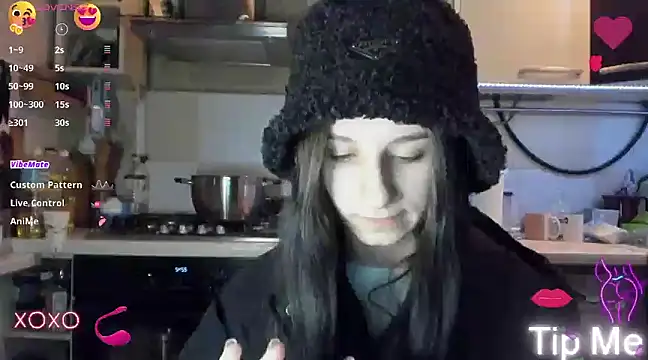 Snapshot of _Nika_Kik chatting on 01-31-25, 08:43 Nika Kik online show from 01-31-25, 08:43