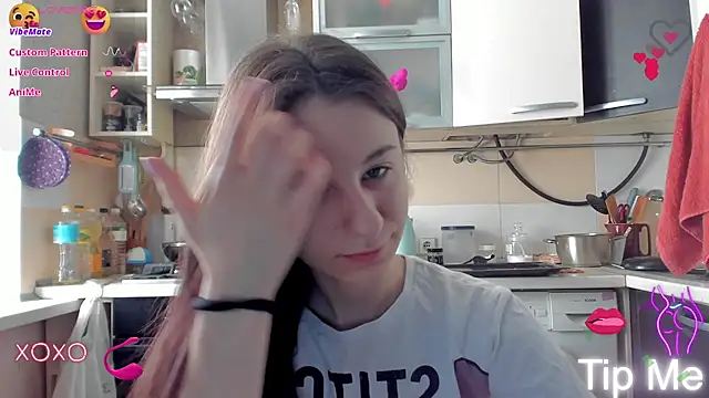 Snapshot of _Nika_Kik chatting on 03-07-25, 06:46 Nika Kik online show from 03-07-25, 06:46
