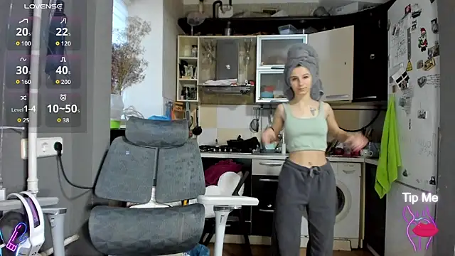 Snapshot of _Nika_Kik chatting on 12-19-25, 12:56 Nika Kik online show from 12-19-25, 12:56