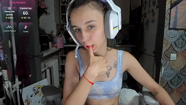 Snapshot of _Nika_Kik chatting on 06-26-26, 10:03 Nika Kik online show from 06-26-26, 10:03
