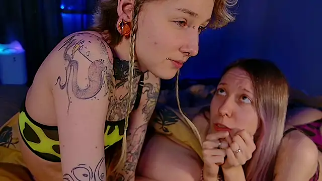 Snapshot of Littlespacemouse chatting on 12-09-24, 01:02 Littlespacemouse online show from 12-09-24, 01:02