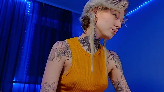 Snapshot of Littlespacemouse chatting on 12-15-24, 12:38 Littlespacemouse online show from 12-15-24, 12:38