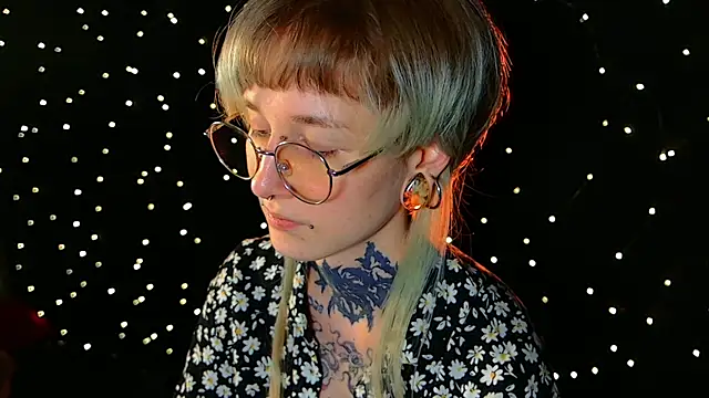 Snapshot of Littlespacemouse chatting on 12-21-24, 02:37 Littlespacemouse online show from 12-21-24, 02:37