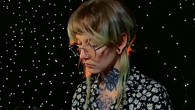 Snapshot of Littlespacemouse chatting on 12-22-24, 05:01 Littlespacemouse online show from 12-22-24, 05:01