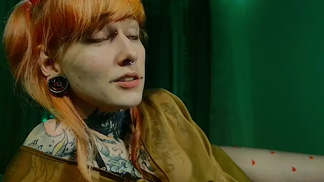 Snapshot of Littlespacemouse chatting on 02-14-25, 08:05 Littlespacemouse online show from 02-14-25, 08:05