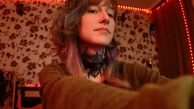 Snapshot of Littlespacemouse chatting on 09-12-25, 10:21 Littlespacemouse online show from 09-12-25, 10:21