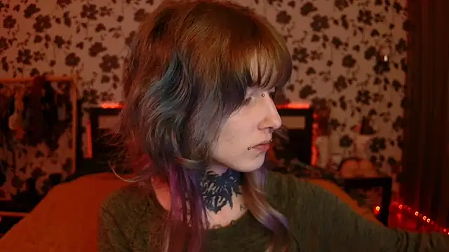 Snapshot of Littlespacemouse chatting on 09-13-25, 04:51 Littlespacemouse online show from 09-13-25, 04:51