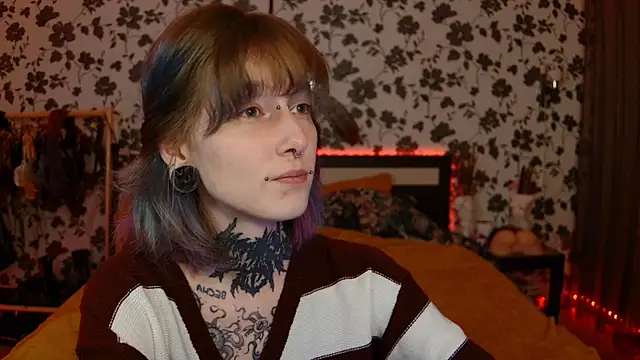 Snapshot of Littlespacemouse chatting on 09-14-25, 05:23 Littlespacemouse online show from 09-14-25, 05:23