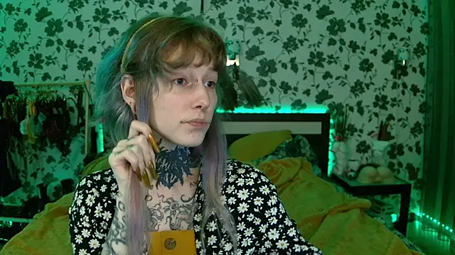 Snapshot of Littlespacemouse chatting on 09-15-25, 05:35 Littlespacemouse online show from 09-15-25, 05:35