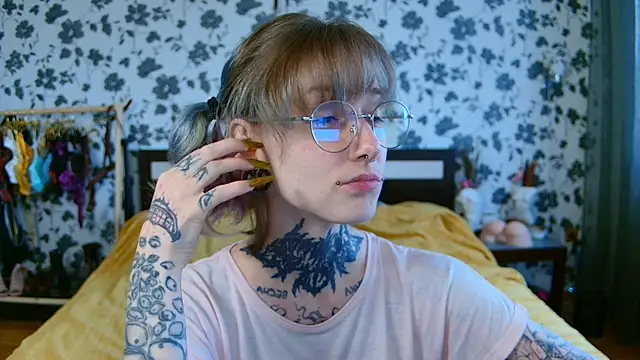 Snapshot of Littlespacemouse chatting on 09-21-25, 10:06 Littlespacemouse online show from 09-21-25, 10:06