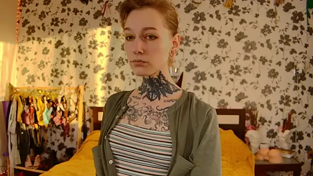 Snapshot of Littlespacemouse chatting on 09-29-25, 02:38 Littlespacemouse online show from 09-29-25, 02:38