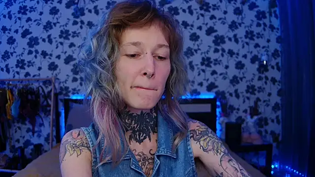 Snapshot of Littlespacemouse chatting on 10-08-25, 01:42 Littlespacemouse online show from 10-08-25, 01:42