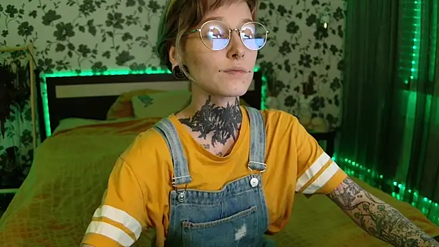 Snapshot of Littlespacemouse chatting on 10-13-25, 03:01 Littlespacemouse online show from 10-13-25, 03:01