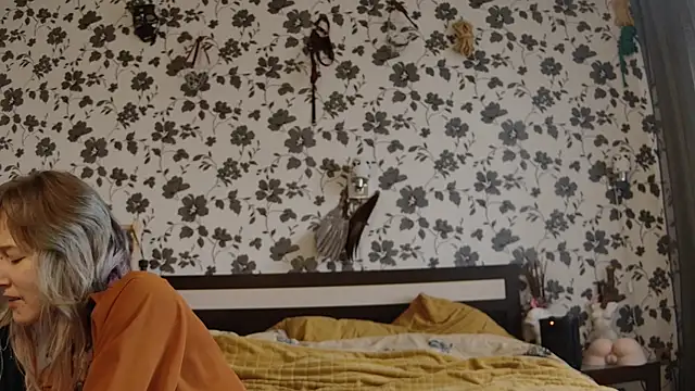 Snapshot of Littlespacemouse chatting on 10-14-25, 08:59 Littlespacemouse online show from 10-14-25, 08:59