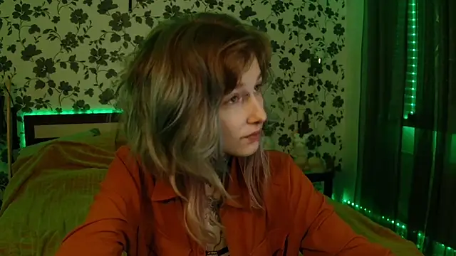 Snapshot of Littlespacemouse chatting on 10-14-25, 11:16 Littlespacemouse online show from 10-14-25, 11:16