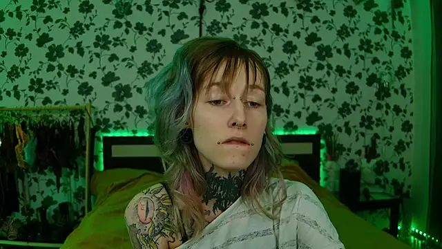 Snapshot of Littlespacemouse chatting on 10-20-25, 05:02 Littlespacemouse online show from 10-20-25, 05:02