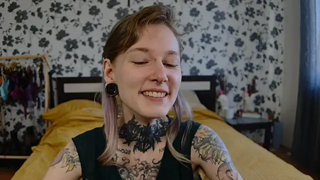 Snapshot of Littlespacemouse chatting on 10-22-25, 09:42 Littlespacemouse online show from 10-22-25, 09:42