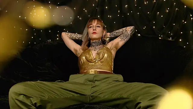 Snapshot of Littlespacemouse chatting on 10-27-25, 05:50 Littlespacemouse online show from 10-27-25, 05:50