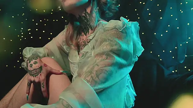 Snapshot of Littlespacemouse chatting on 10-29-25, 05:31 Littlespacemouse online show from 10-29-25, 05:31