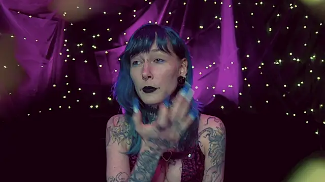 Snapshot of Littlespacemouse chatting on 11-05-25, 01:00 Littlespacemouse online show from 11-05-25, 01:00